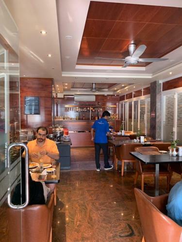 Hostal Rivethi Beach Hotel