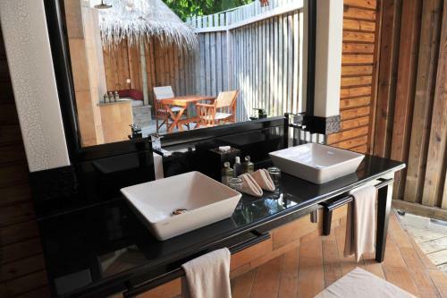 Hotel Komandoo Island Resort & Spa