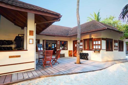 Hotel Komandoo Island Resort & Spa