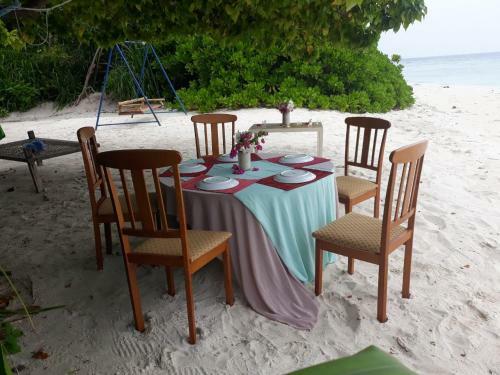 Hostal Kuri Beach View Inn