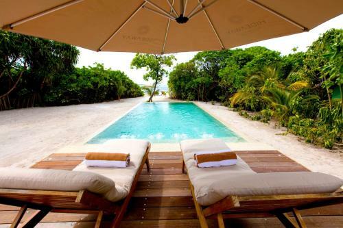 Hotel Hideaway Beach Resort & Spa