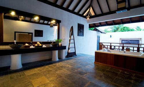 Hotel Hideaway Beach Resort & Spa