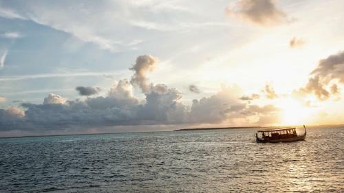 Hotel Hideaway Beach Resort & Spa