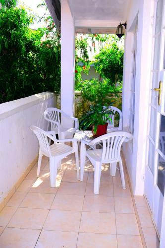 Spendwise Lodge & Apartments