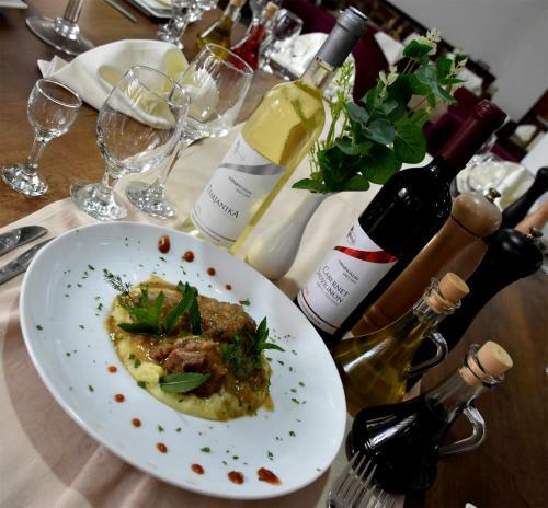 Hotel And Winery Lozar