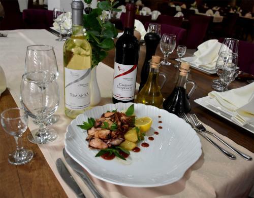 Hotel And Winery Lozar
