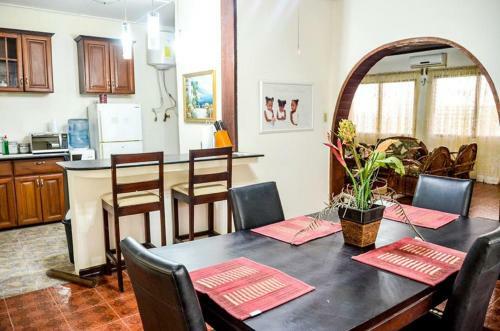 Hostal Cachelle International Guesthouse