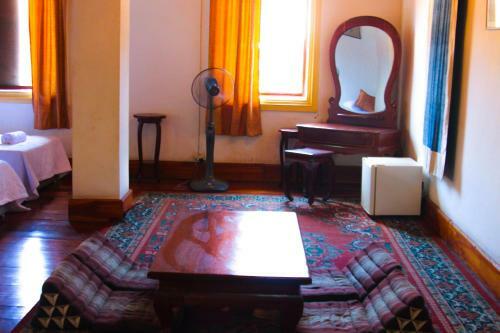 Albergue Croissant D'or Guestroom By Avalon B&B