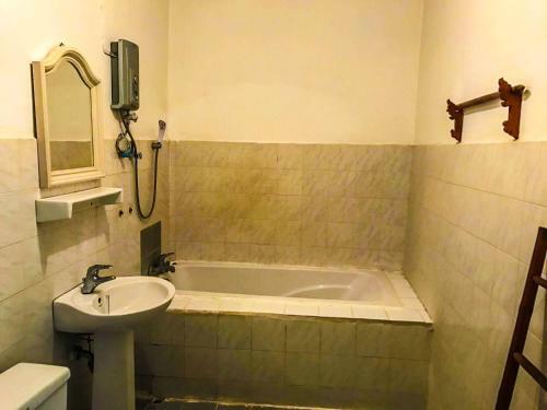 Albergue Croissant D'or Guestroom By Avalon B&B