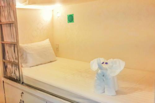 Green Box Capsule Hostel & Hotel