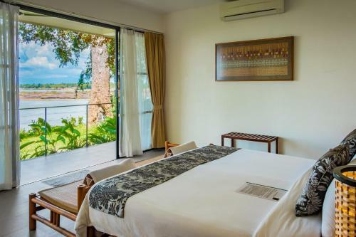 Hotel The River Resort