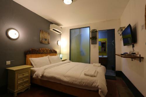 1m Hotel