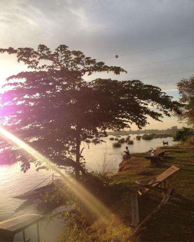 Hostal Mr Phao Riverview Bungalows