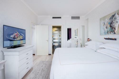 Emerald Hotel