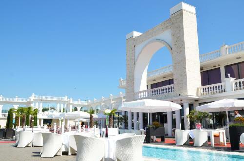 Hotel Queen Vali Palace