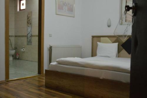 Golden.b Hotel