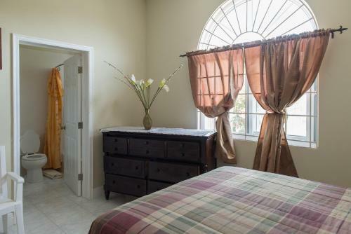 The Royal Kensington 5br Villa