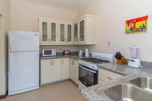 Luxury 2br Home Facing Beach W/pool Montego Bay #4