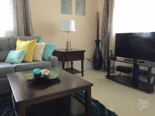 Caymanas Estate Beautiful Three Bedroom House