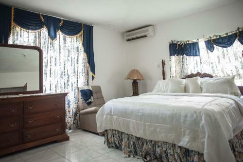 Hostal Queen Elizabeth House