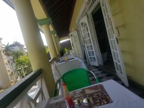 Rosi Ocean Sand Hotel Apt (@sandcastles)