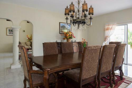 The Royal Kensington Villa 4