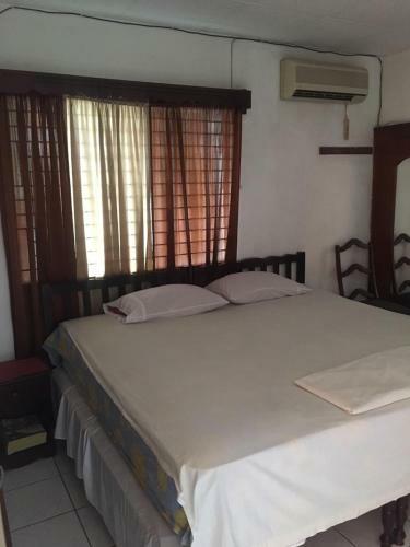 Hostal Home Away From Home