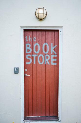 The Bookstore Family Apartment
