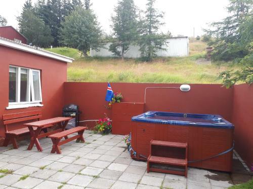 Br�nalaug Guesthouse - Holiday Home