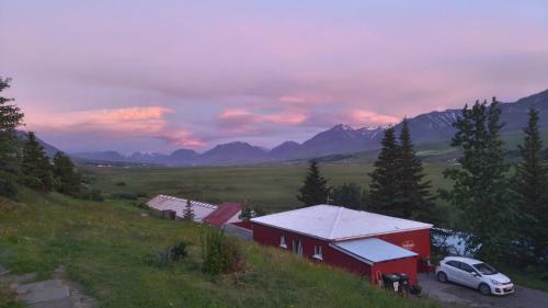 Br�nalaug Guesthouse - Holiday Home