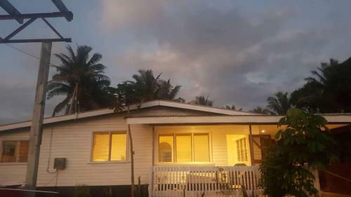 Apartamento The White Self Contained Cottage - Homestay