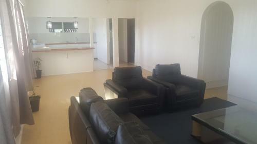 Apartamento The White Self Contained Cottage - Homestay