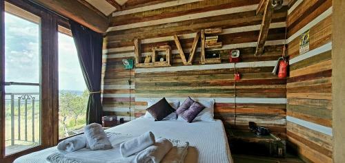 Bed & Breakfast Cob Camp