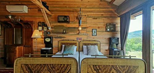 Bed & Breakfast Cob Camp