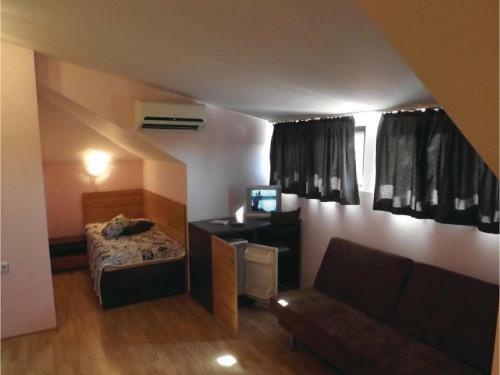 Three-bedroom Holiday Home In Velika Village