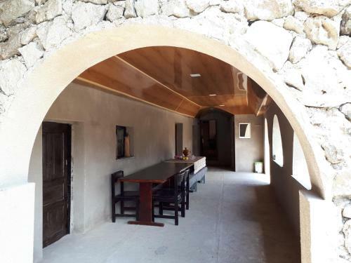 Hostal Tatev Emma B&B