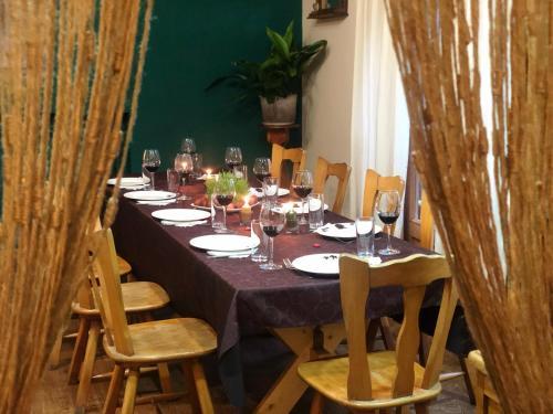 Hostal Daravand Guest House