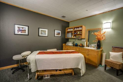 Black Butte Ranch: Grey Owl Getaway On The Greens