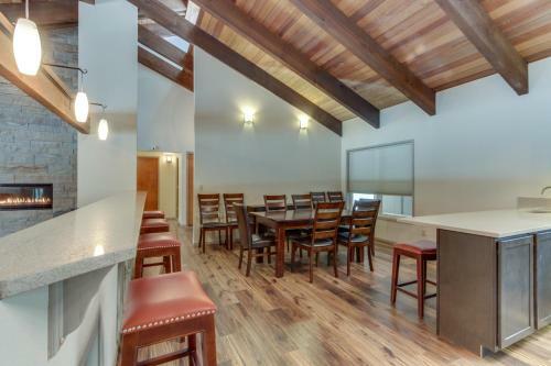 Black Butte Ranch: Grey Owl Getaway On The Greens