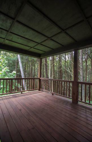 Romance In The Ravine - Hocking Hills Cabin