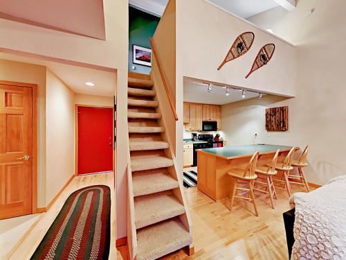 Apartamento 800 Columbine Road Condo Unit B9