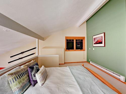 Apartamento 800 Columbine Road Condo Unit B9