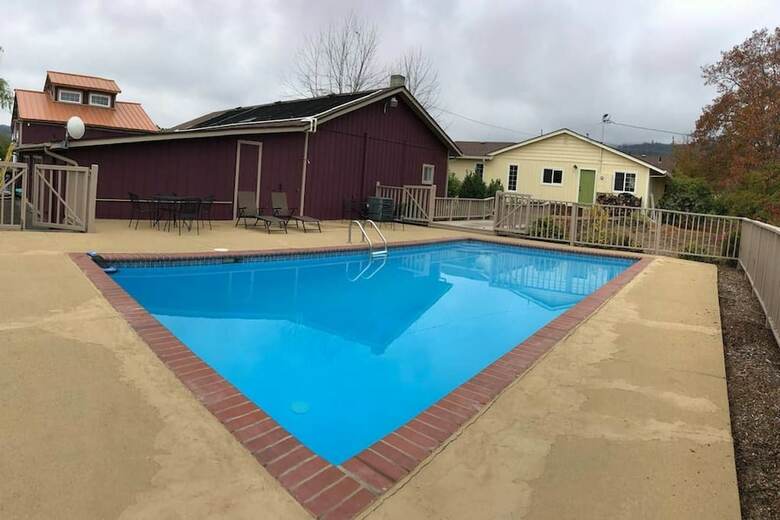 Rellik House. Winery And Alpaca Farm