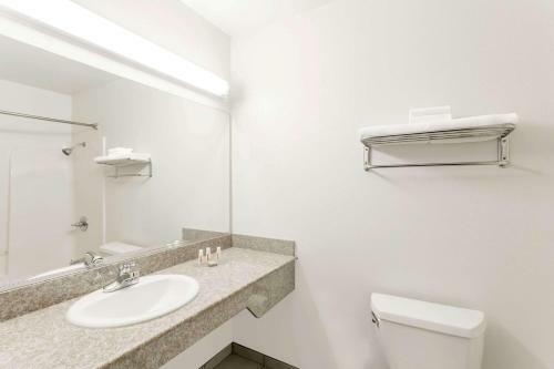 Hotel Super 8 By Wyndham Cloverdale