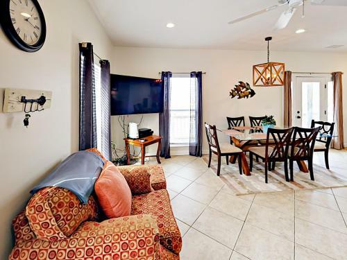 3br On Mobile Bay, 1 Block To Beach Home