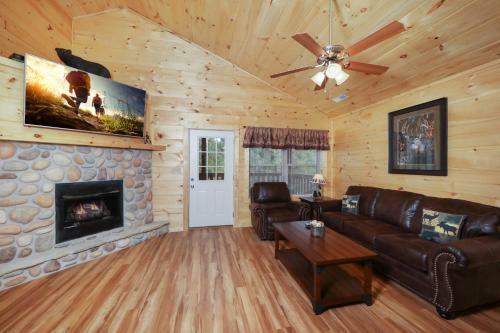 651 Country Oaks Dr Cabin
