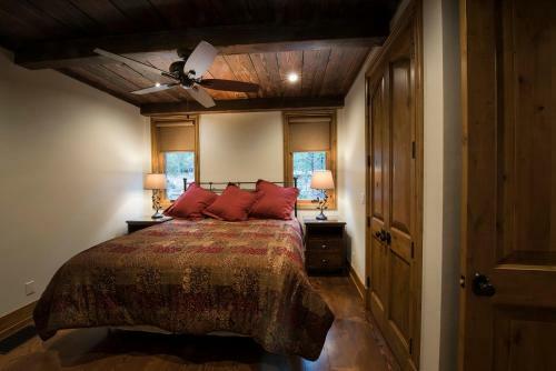 1r Rustic Retreat