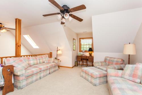 113 Mountain Cove Road House