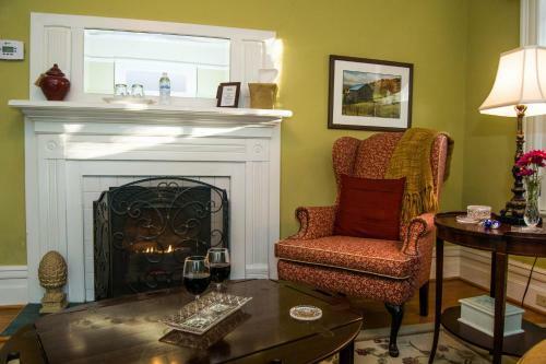 Oak Hill On Love Lane Bed And Breakfast Inn