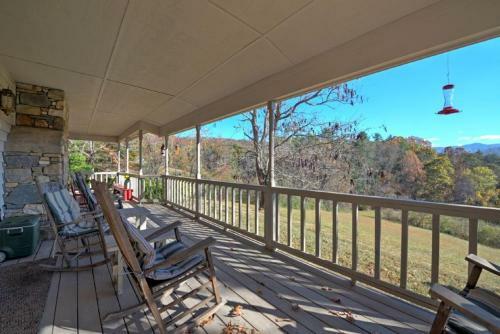 Lilly's Mountain Getaway Home